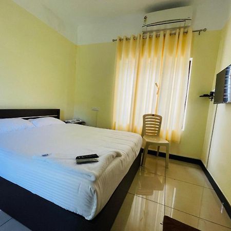 Hotel Akr Residency Kazhakuttam Esterno foto