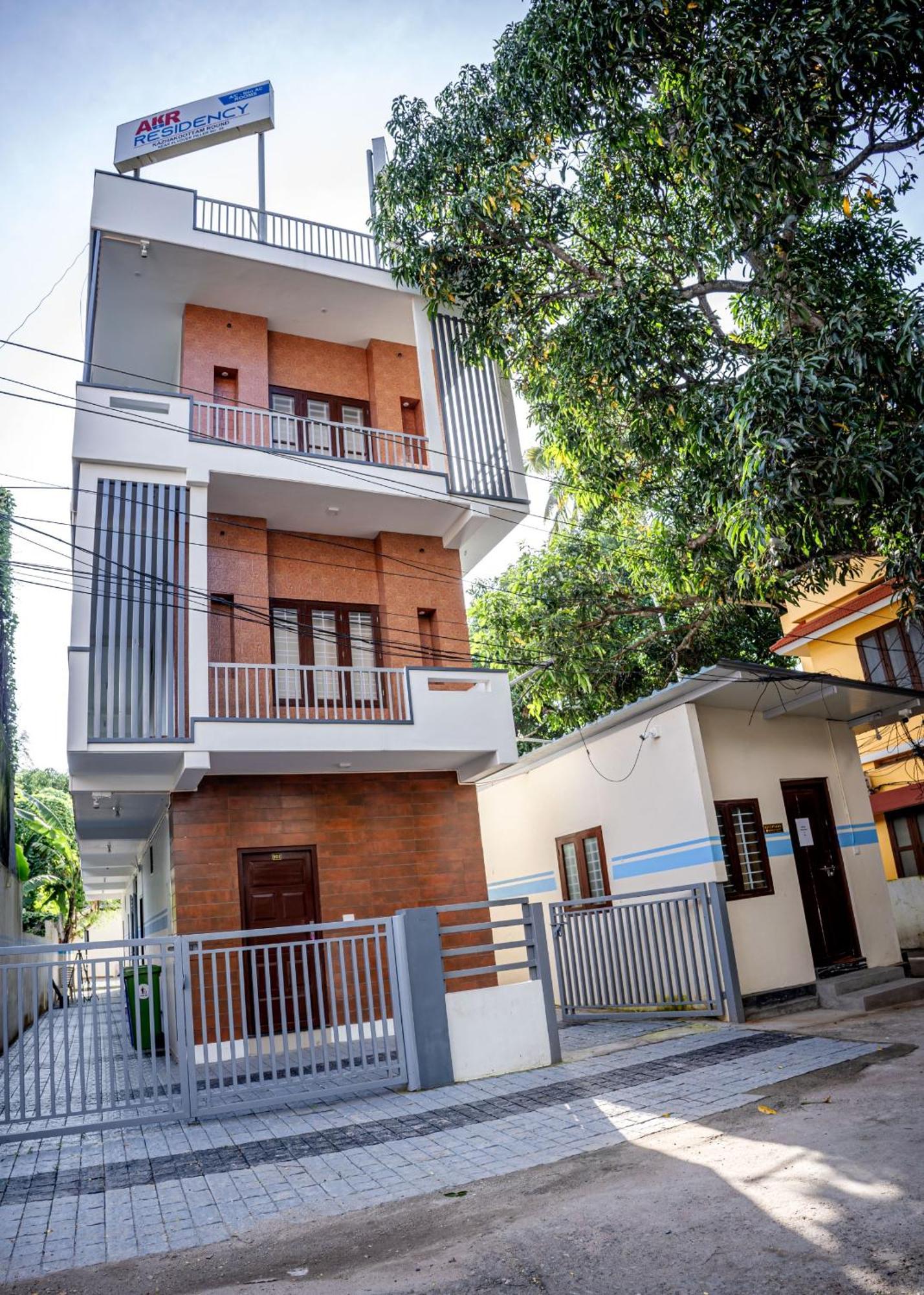 Hotel Akr Residency Kazhakuttam Esterno foto