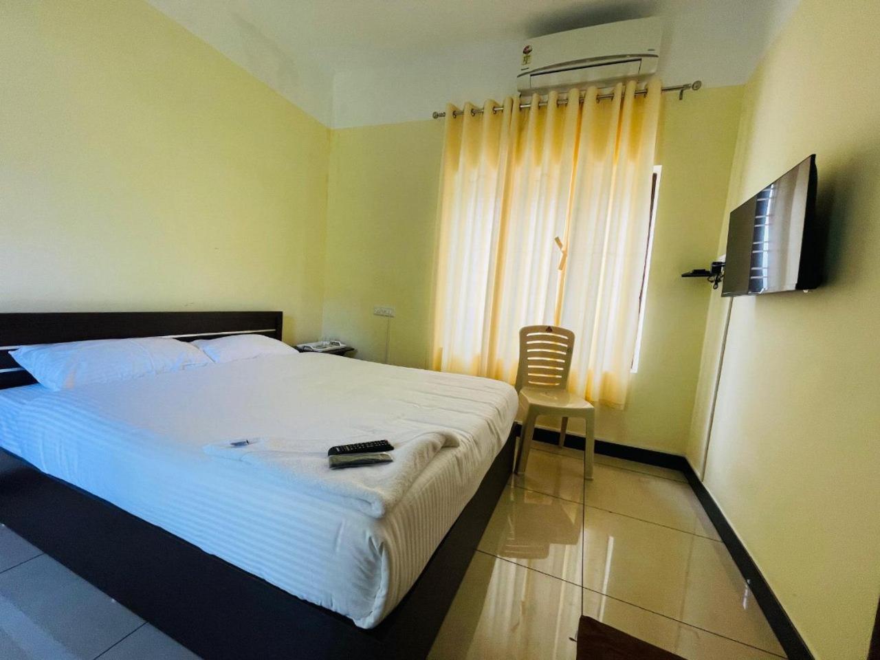 Hotel Akr Residency Kazhakuttam Esterno foto
